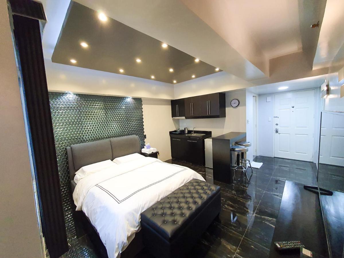 Burgundy Mckinley Place Service Apartment Manila Eksteriør bilde