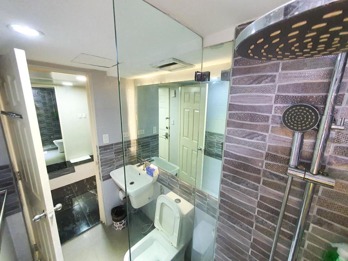 Burgundy Mckinley Place Service Apartment Manila Eksteriør bilde