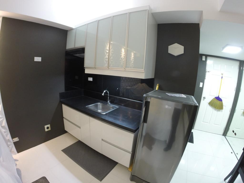 Burgundy Mckinley Place Service Apartment Manila Eksteriør bilde