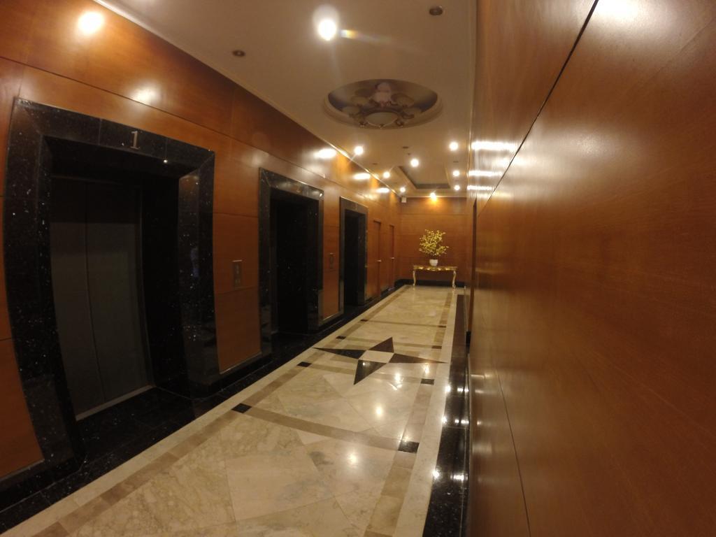 Burgundy Mckinley Place Service Apartment Manila Eksteriør bilde