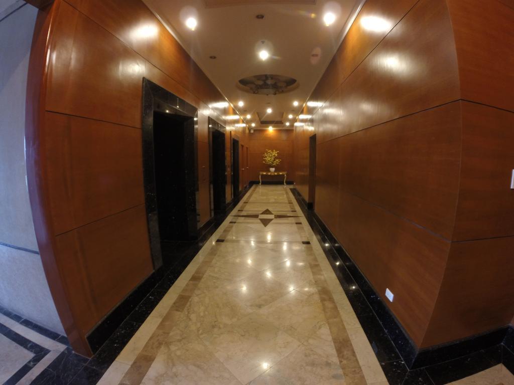 Burgundy Mckinley Place Service Apartment Manila Eksteriør bilde